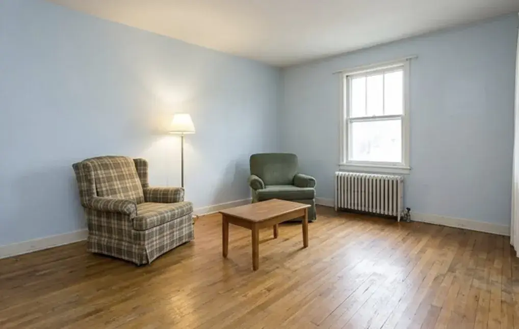 Original room — green chair, dated setup